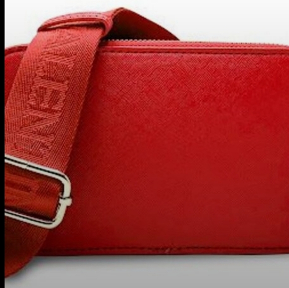 ❤️ NWT Valentino Orlandi Red Crossbody Handbag Purse w/Gold Studs ❤️ - Picture 3 of 6